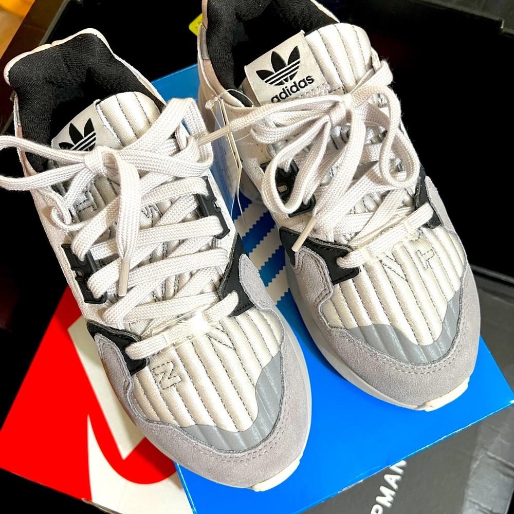 New Adidas SPORT shoes for Woman US 6